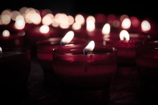 candles-925141_640
